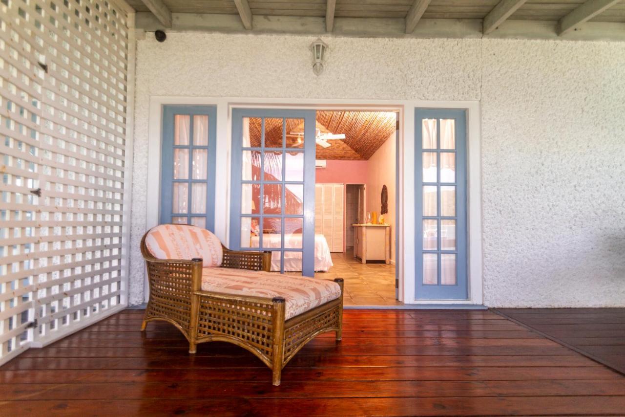 Bequia Beachfront Villa Hotel Friendship エクステリア 写真